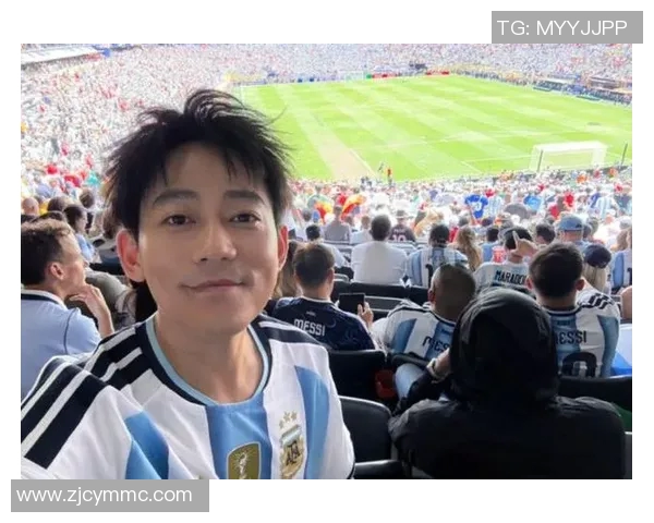 世界杯足球明星情侣档揭秘他们的爱情故事与赛场表现